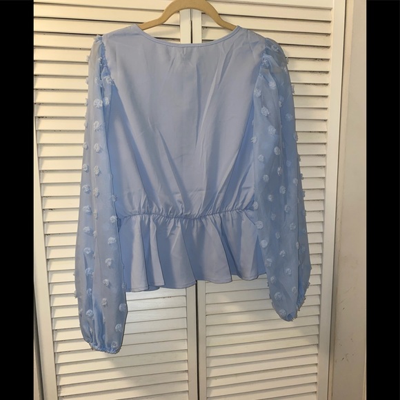 🔥Peach v-neck top.🔥 - Picture 4 of 5